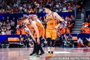 张镇麟：王哲林不贪功 却又是关键时刻能站出来的人 队长当之无愧-es