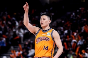 媒体人：上海和李弘权达成两年C类合同续约 球员在薪资上做了让步-58