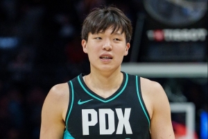 记者：杨瀚森的天赋藏不住 加强体能与投射 一定能在NBA站稳脚跟-gv