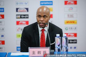 米切尔社媒告别广州龙狮 媒体人：目前第一选择是尝试重返NBA执教