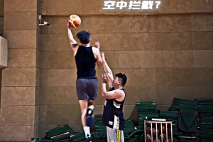 马刺大战尼克斯在线观看